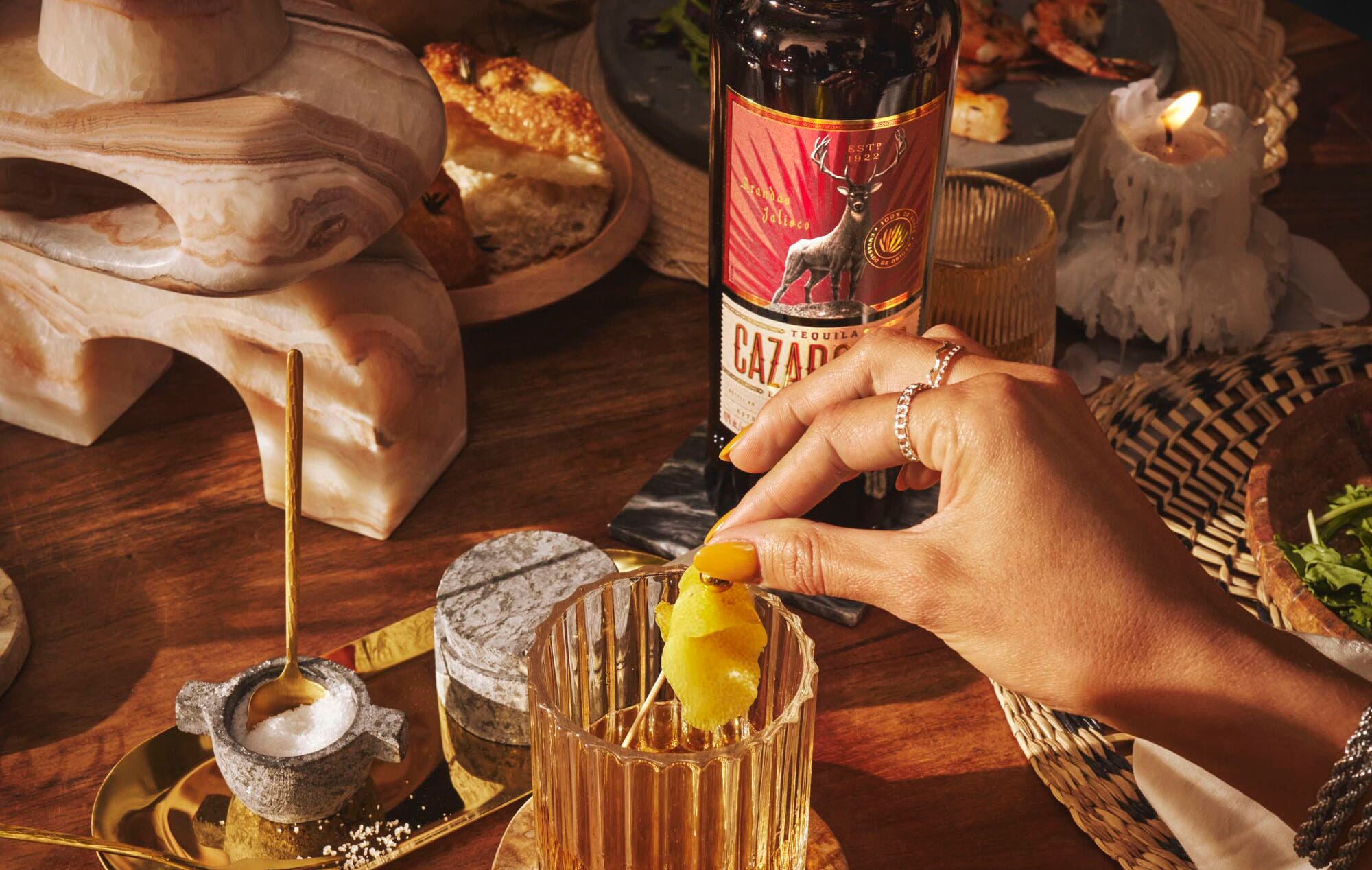 FY25_Cazadores_LibraryShoot_Añejo_OldFashioned_Dinner_bg